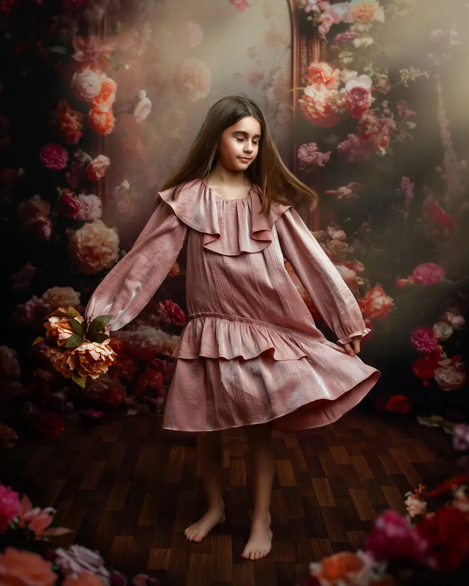 Fondo de espejo floral rosado diseñado por Chain Photography