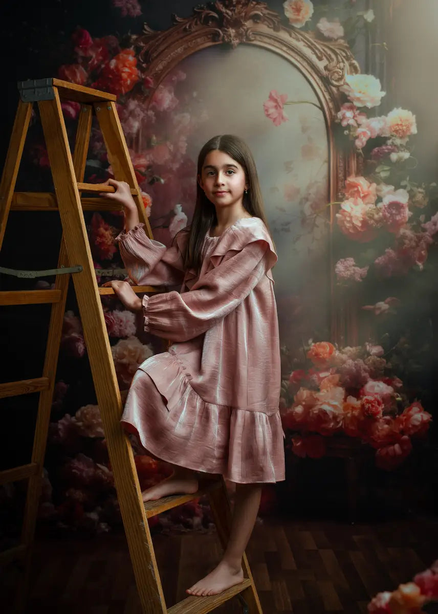 Fondo de espejo floral rosado diseñado por Chain Photography