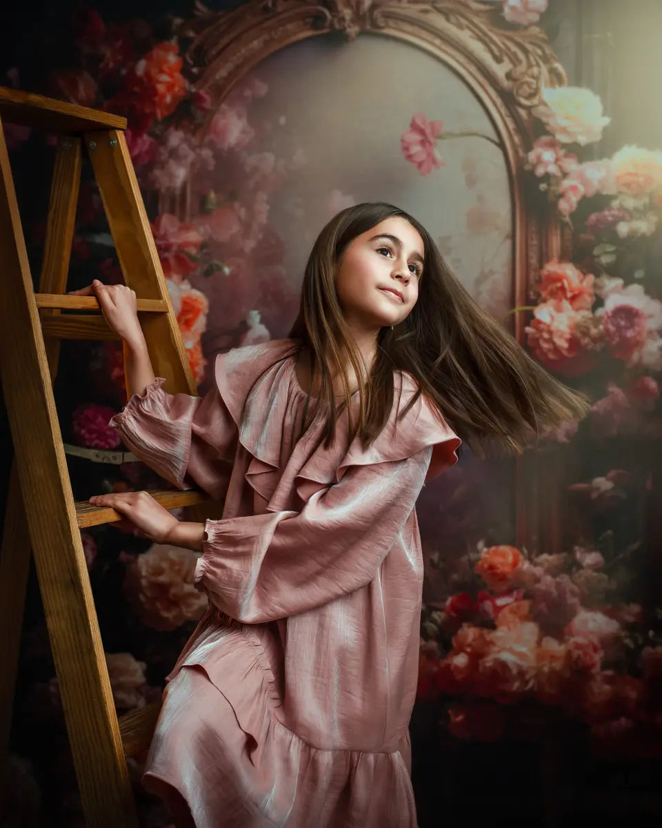 Fondo de espejo floral rosado diseñado por Chain Photography