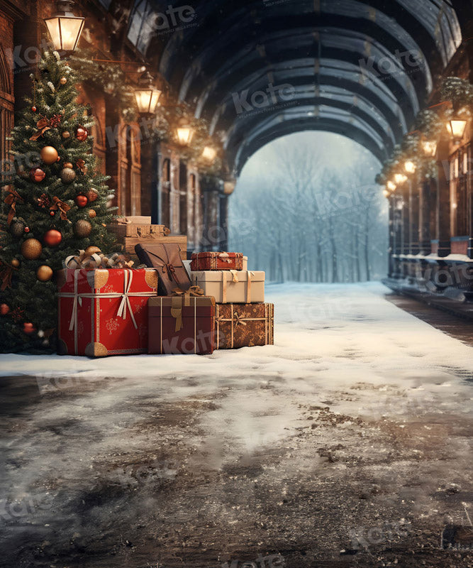 Estación de tren de Navidad con decoración invernal para fotografía.