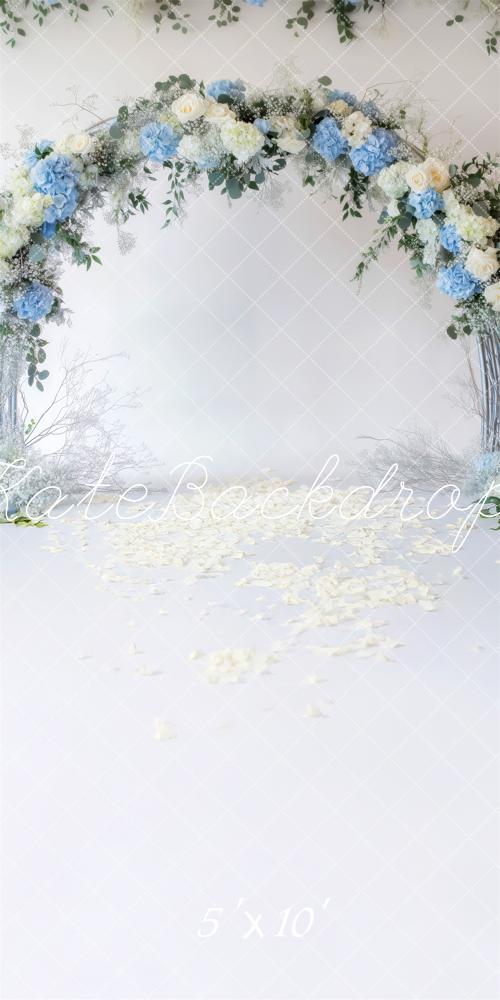 Sweep White Floral Arch Blue Flowers Foto Achtergrond Designed by Patty Robert