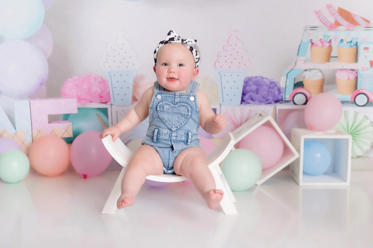 Fondo de helado de colores pasteles diseñado por Caitlin Lynch