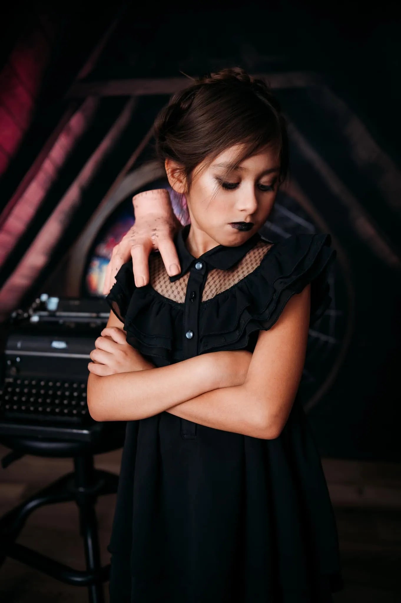 Spaventoso Halloween Colorful Spiderweb Window Fleece Backdrop Design by Mini MakeBelieve per Camera d'Albergo dell'Attico