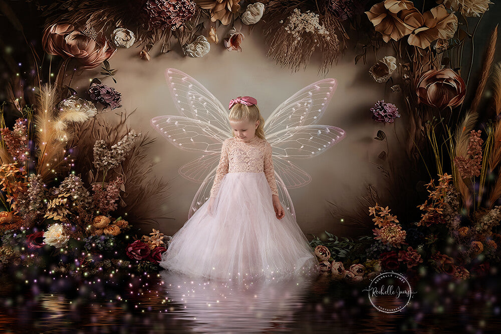 Pintura artística floral seca bohemia, diseñada por Mini MakeBelieve, como fondo de cortina retro.