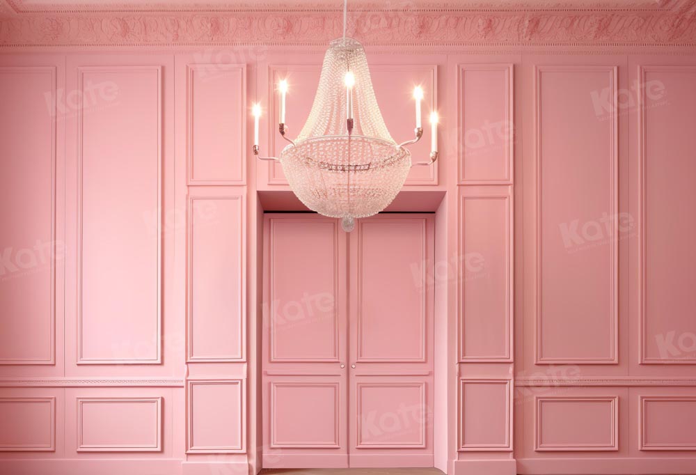 Muñeca de moda rosa fantasy retro con fondo de pared diseñado por Chain Photography