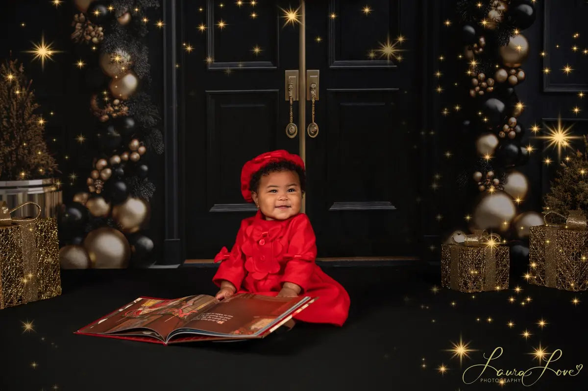 Elegante fondo de puerta delantero navideño en negro y oro diseñado por Mandy Ringe Photography