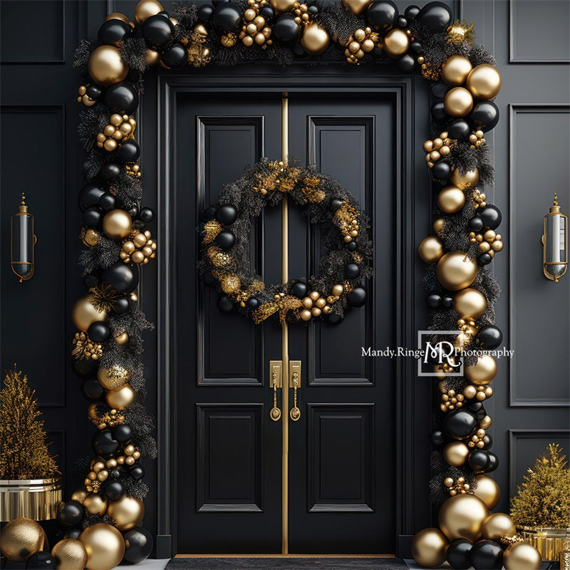 Elegante fondo de puerta delantero navideño en negro y oro diseñado por Mandy Ringe Photography