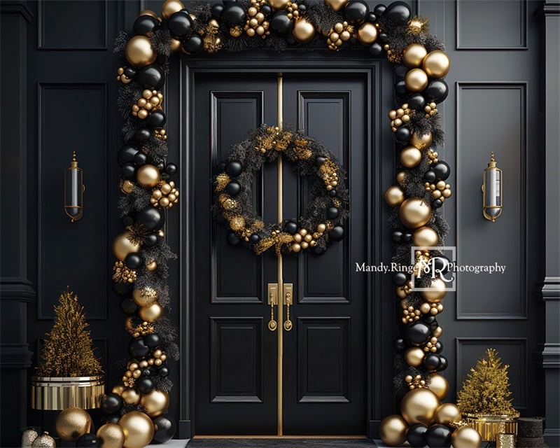 Elegante fondo de puerta delantero navideño en negro y oro diseñado por Mandy Ringe Photography