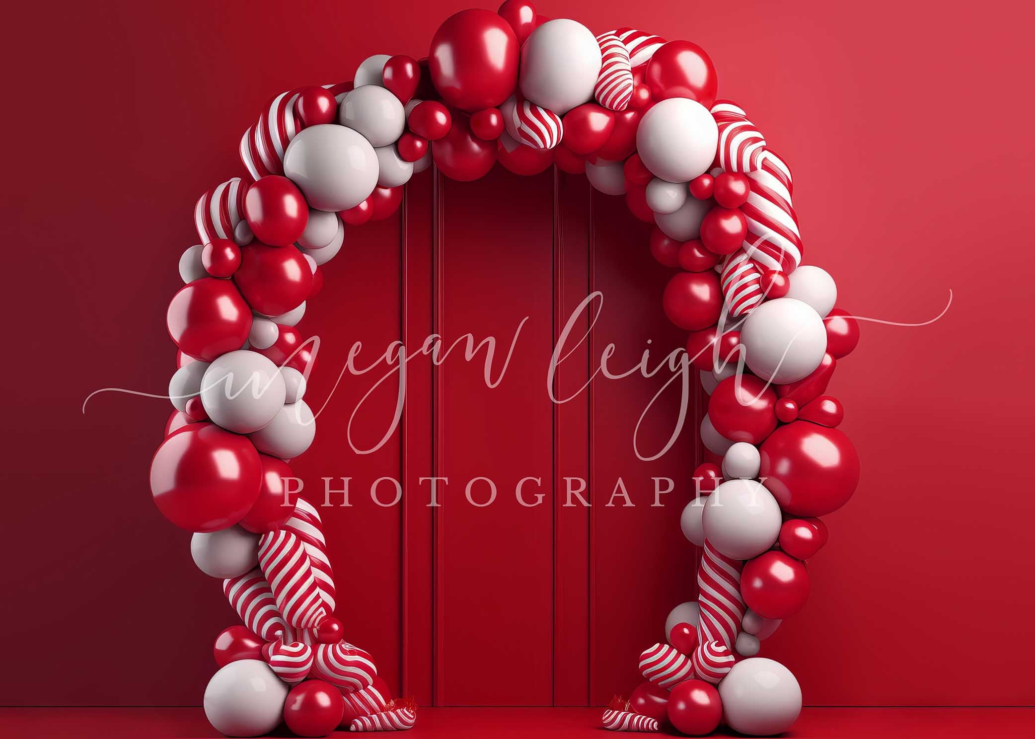 Candycane Balloonsboog tegen Rode Wandachtergrond Ontworpen door Megan Leigh Fotografie