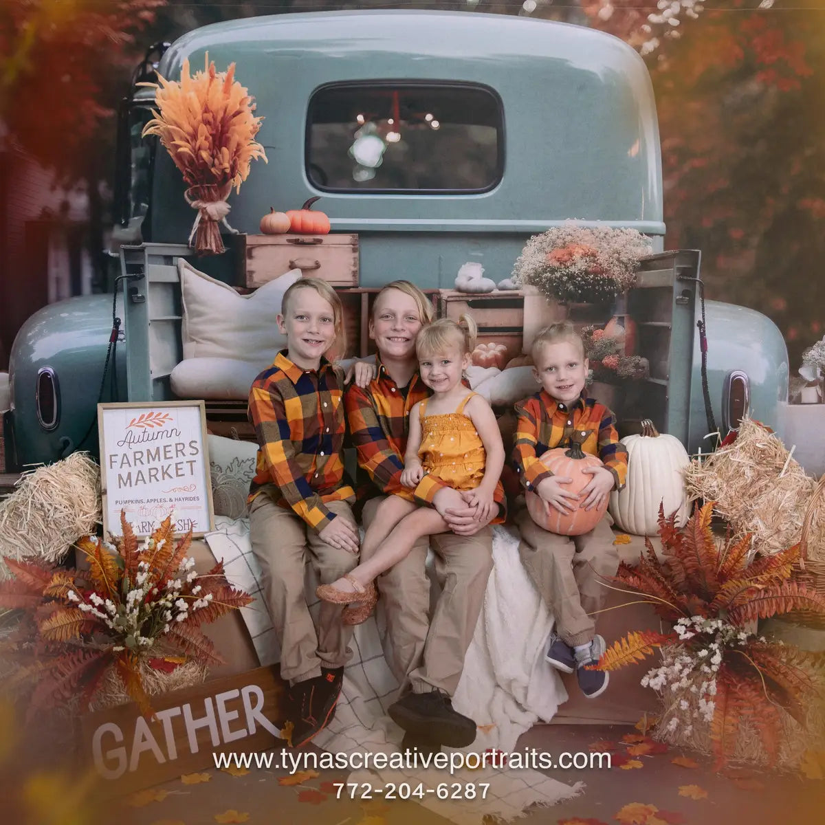 Herfsttruck met pompoenen en fleece achtergrond voor fotografie