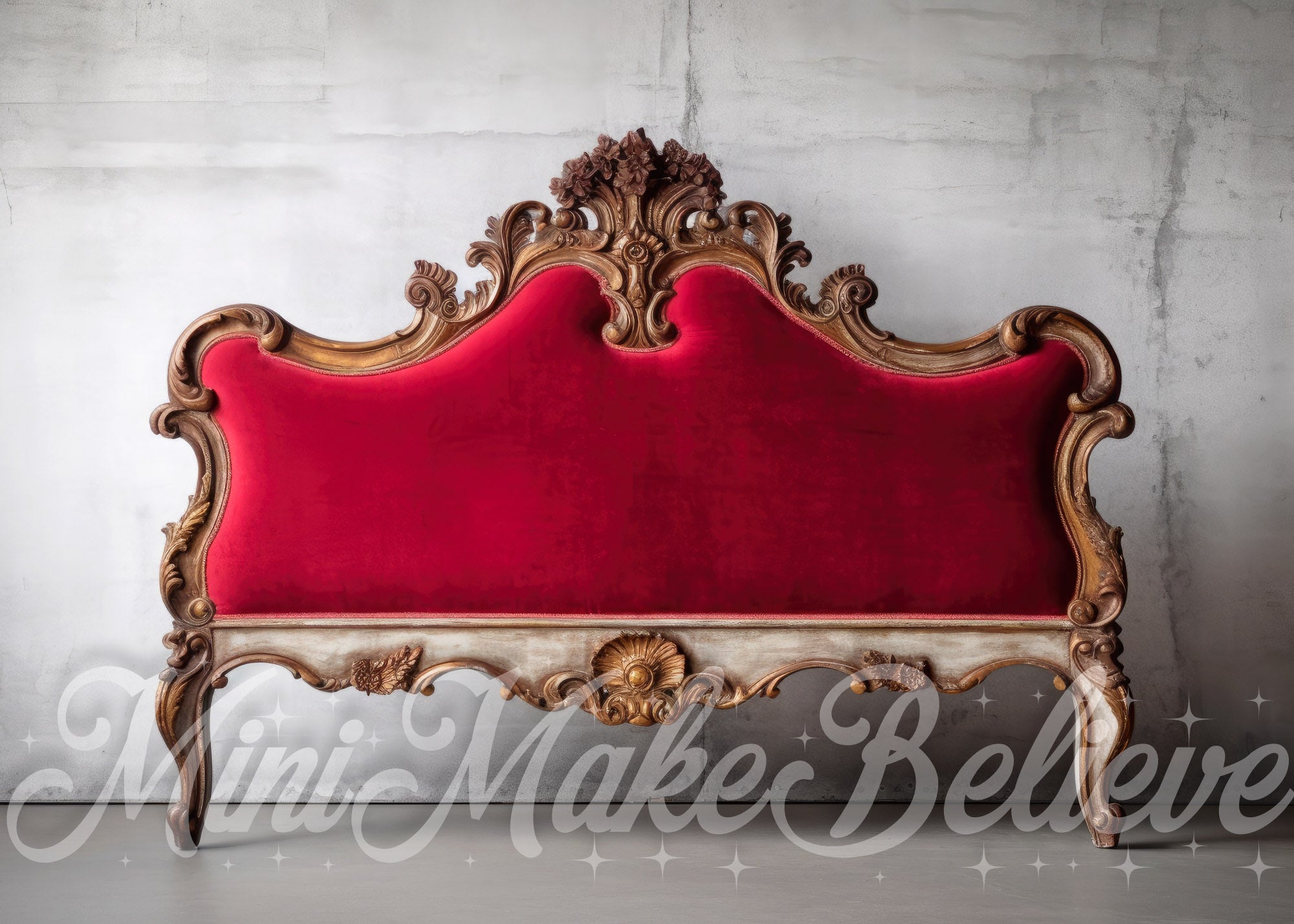Cabecera de madera roja de terciopelo elegante y con estilo para el fondo de boudoir diseñada por Mini MakeBelieve.