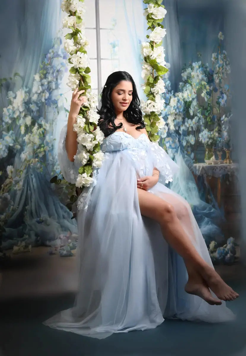 Blauwe bloemen gordijn raam kamer lentecoulisse ontworpen door Emetselch