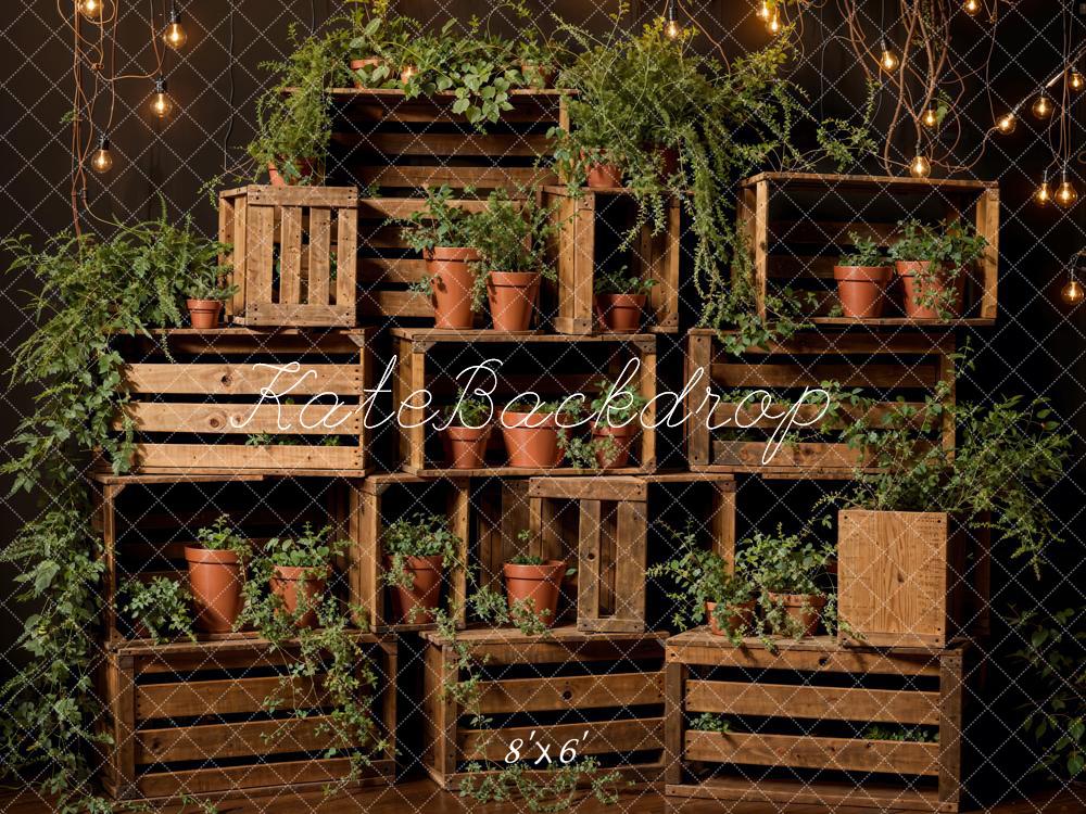 Estantería de madera con plantas de primavera verdes diseñada por Emetselch