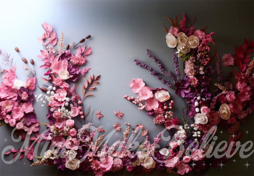 Sfondo murale floreale rosa per interni progettato da Mini MakeBelieve