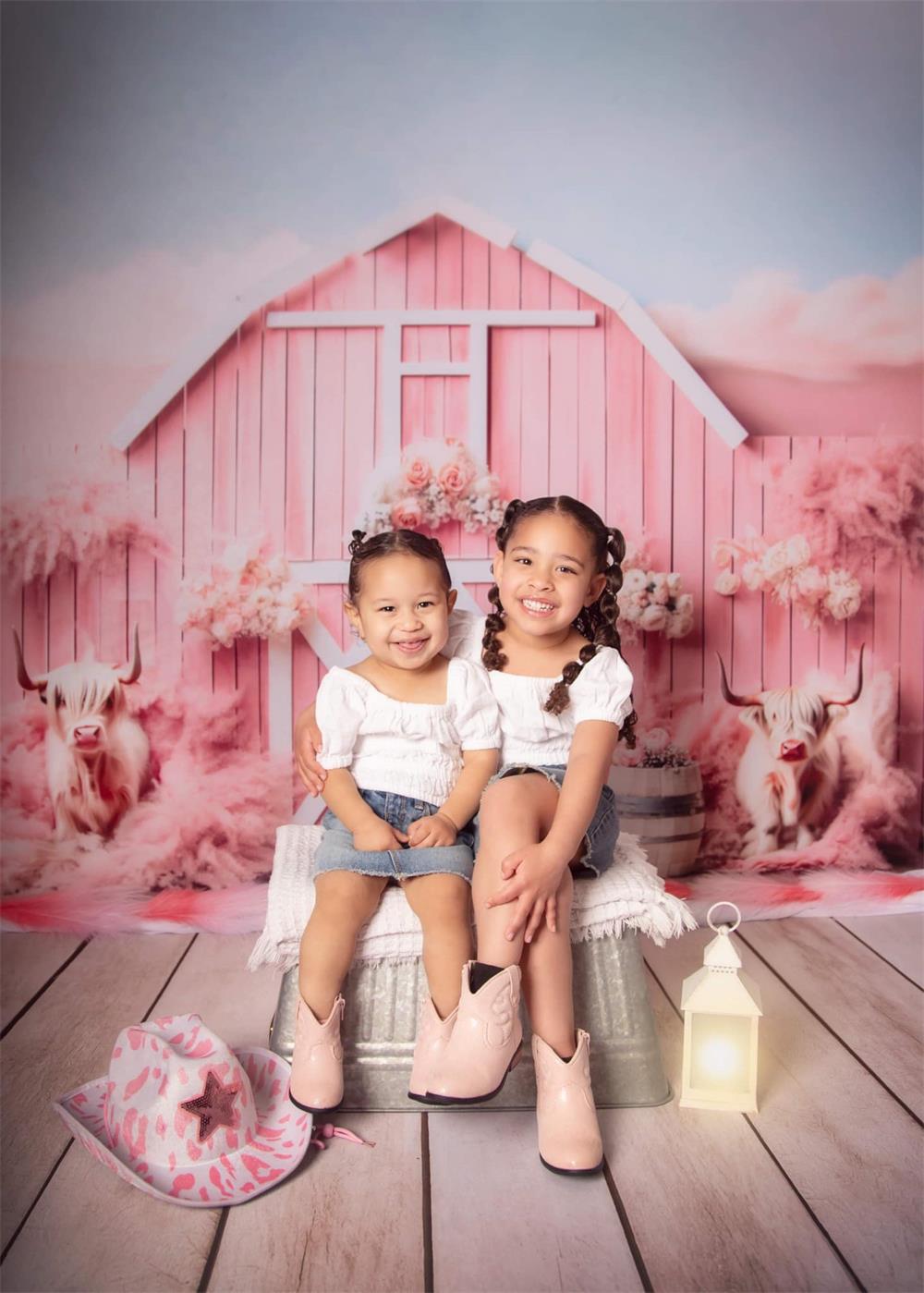 Roze Huis Koe Foto Achtergrond Ontworpen door Ashley Paul