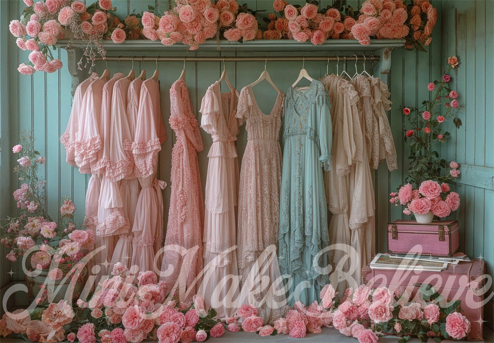 Armario Vintage con Vestidos y Fondo de Flores Diseñado por Mini MakeBelieve