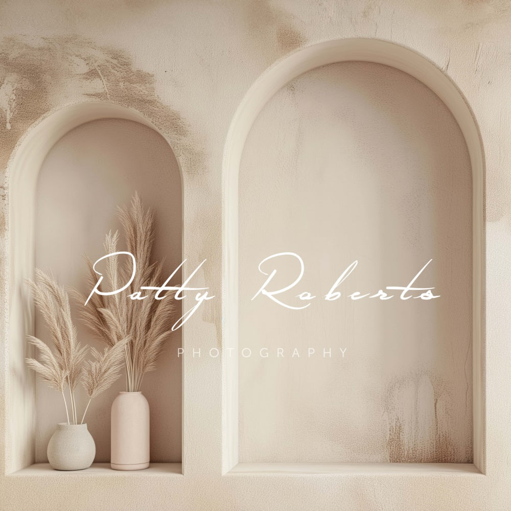 Fondo de pared con arco color beige diseñado por Patty Robert.