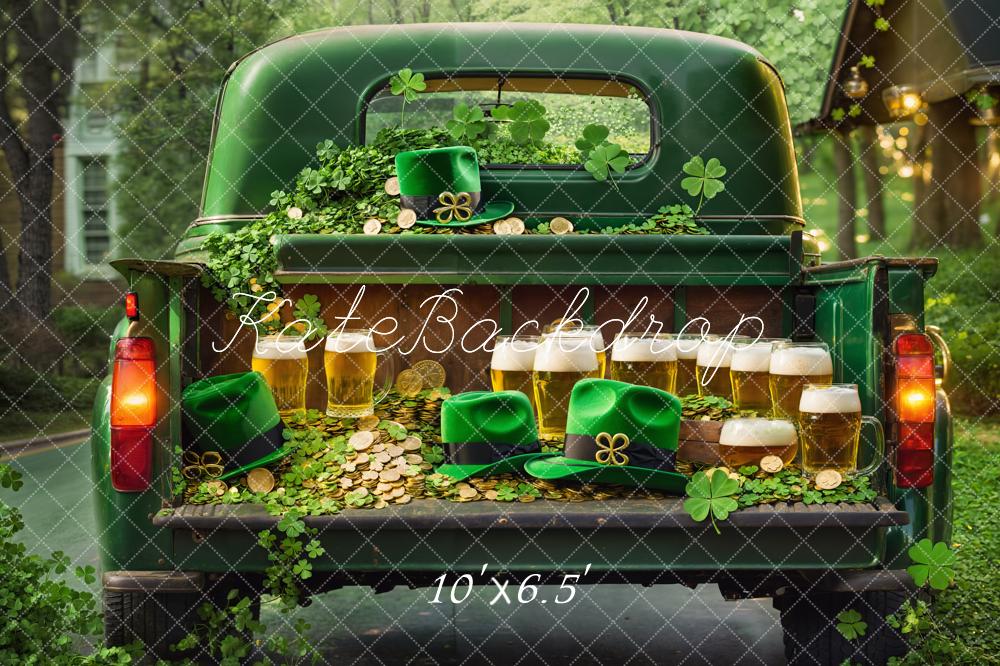 Diseño de fondo de camión verde con sombrero de trébol y cerveza para el Día de San Patricio por Emetselch