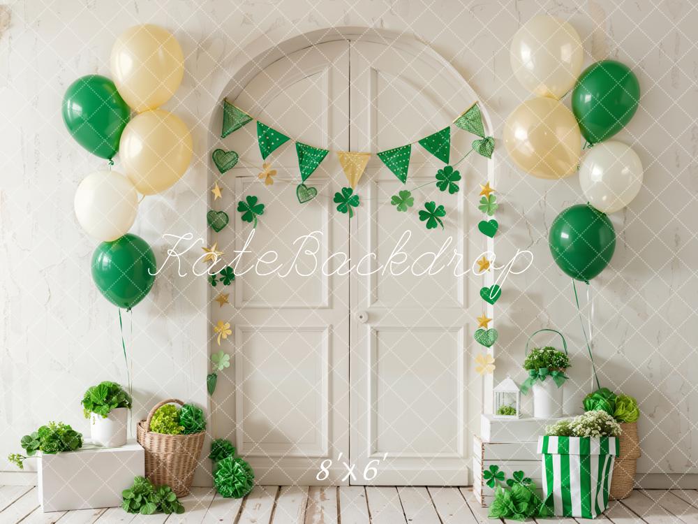 Día de San Patricio, Arco de Globos Verde y Blanco con Trébol y Bandera en la Pared diseñado por Emetselch