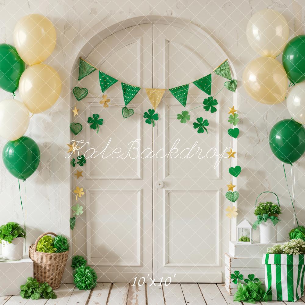Día de San Patricio, Arco de Globos Verde y Blanco con Trébol y Bandera en la Pared diseñado por Emetselch