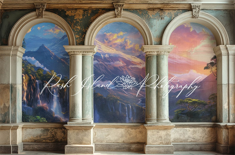 Retro Geschilderde Wolkenbergen Waterval Boogkolomachtergrond Ontworpen door Laura Bybee