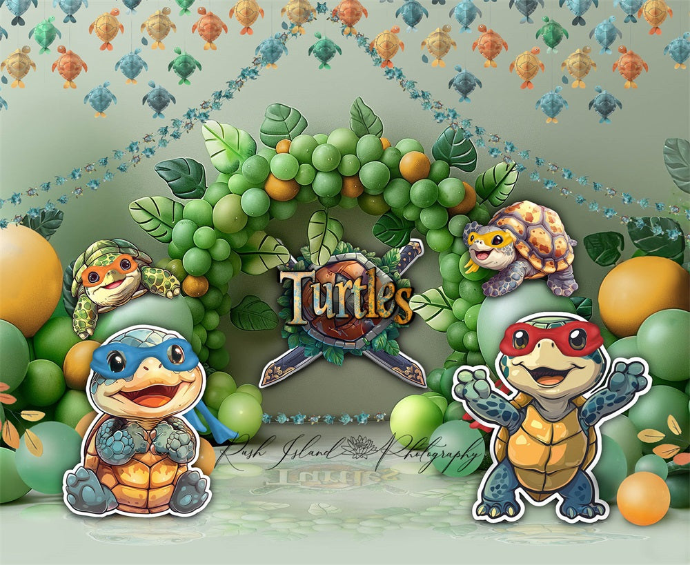 Lentefeest taart smijten cartoon schildpad feest groene ballonnenboog verjaardag achtergrond ontworpen door Laura Bybee.