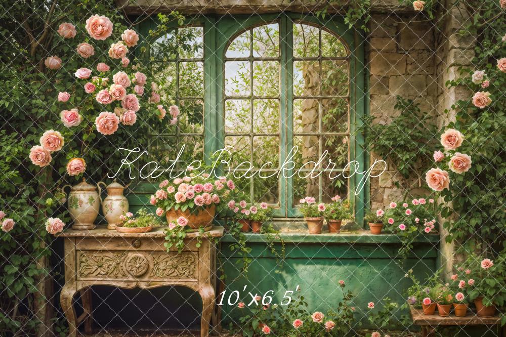 Retro Interno Primaverile Rosa con Fiori e Piante Verdi Finestra ad Arco in Legno Sfondo Progettato da Emetselch