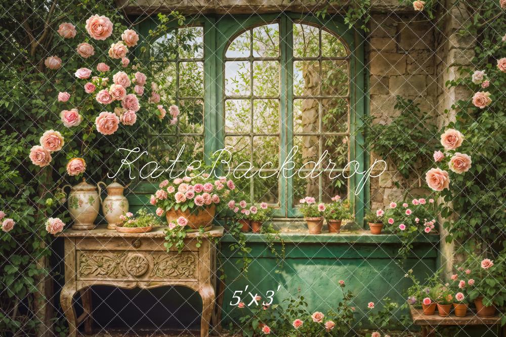 Retro Interno Primaverile Rosa con Fiori e Piante Verdi Finestra ad Arco in Legno Sfondo Progettato da Emetselch