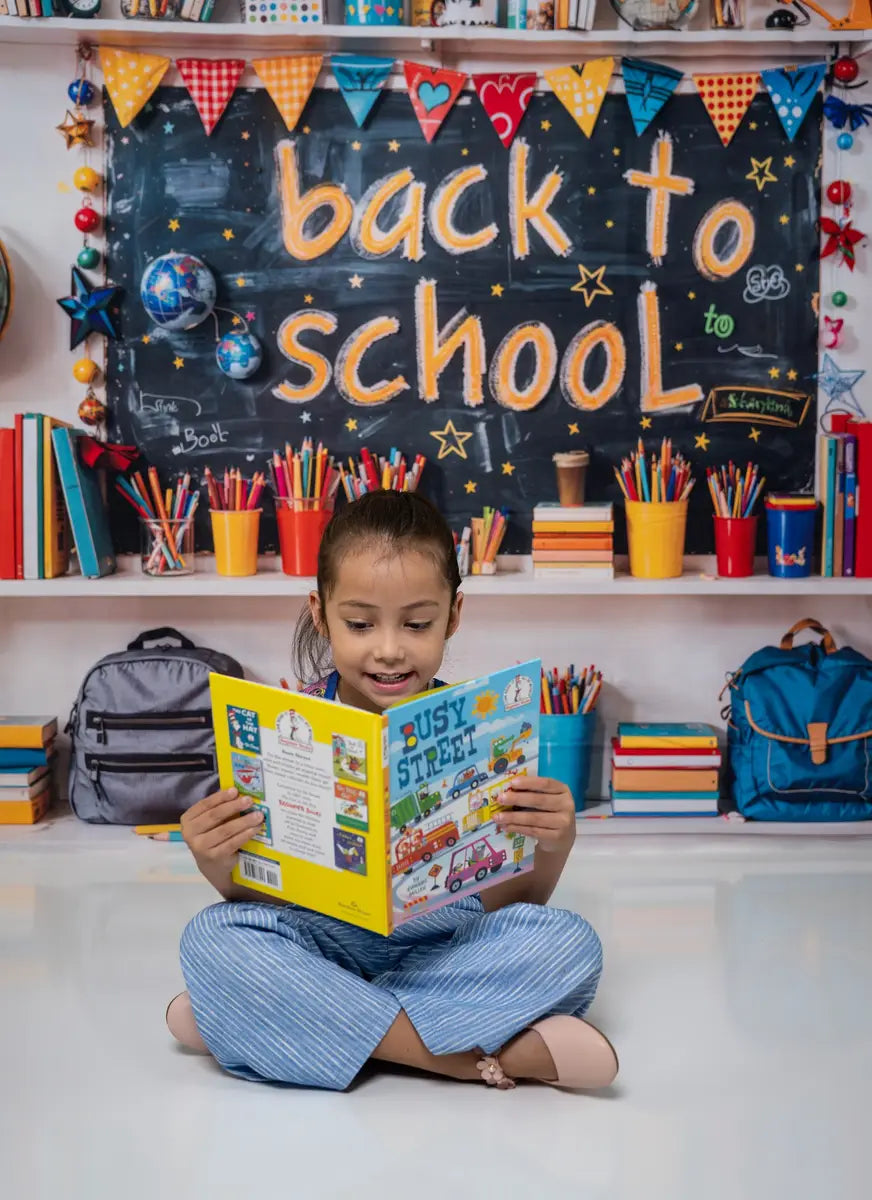 De vuelta a la escuela: globo de colores, bolsa de lápices, graffitis, y pizarra diseñada por Emetselch