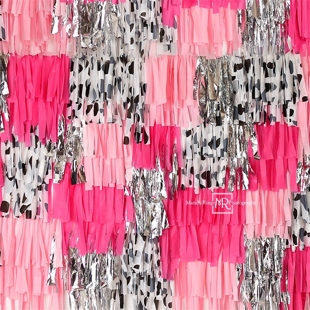 Fondo de pared con borlas coloridas de estilo glam de vaquera diseñado por Mandy Ringe Photography