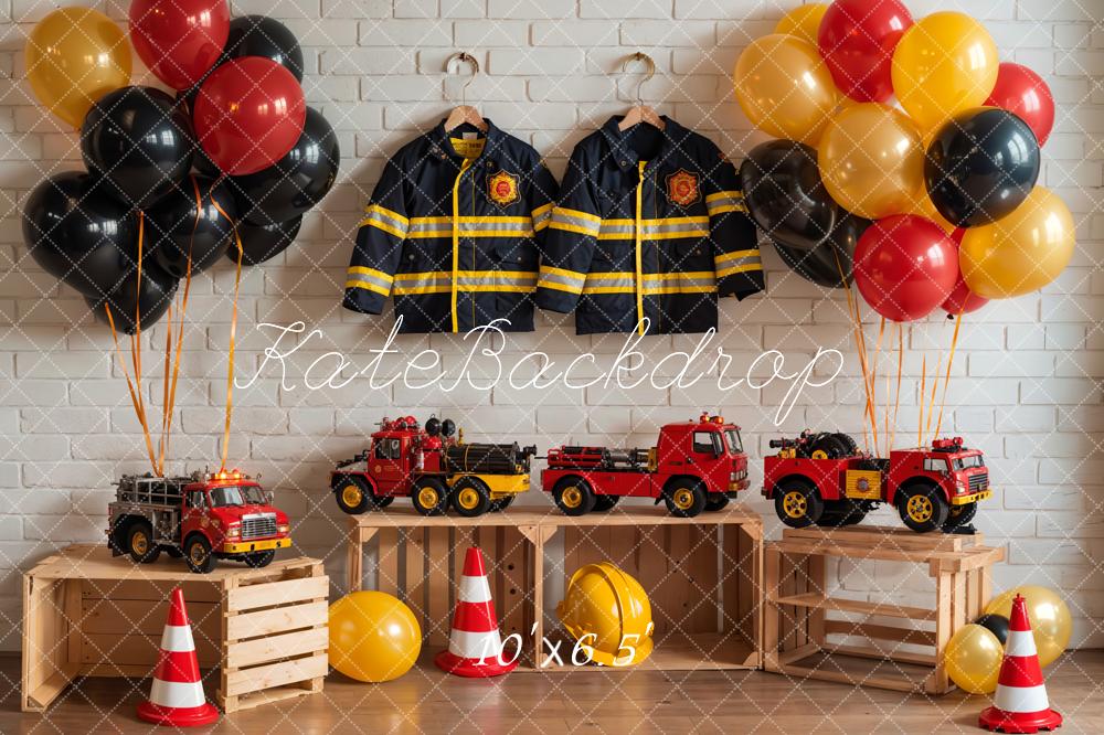 Verjaardagsteam Brandweer Thema Kleurrijke Ballon Speelgoed Auto en Uniform Wit Bakstenen Muur Foto Achtergrond Ontworpen door GQ