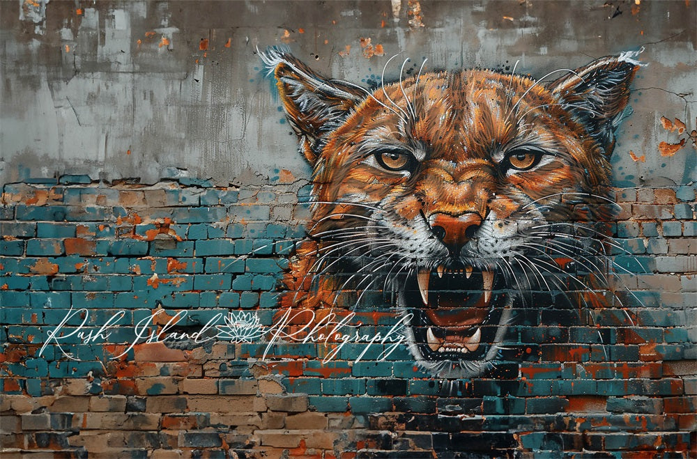 Arte en Fino Naranja Feroz Grafiti de la Aldea Retro Verde Oscuro y Gris de Ladrillo Roto Fondo Diseñado por Laura Bybee.