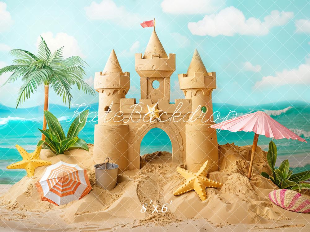 Paraguas de verano en el mar con estrella de mar, concha marina, castillo de arena retro y fondo diseñado por Chain Photography