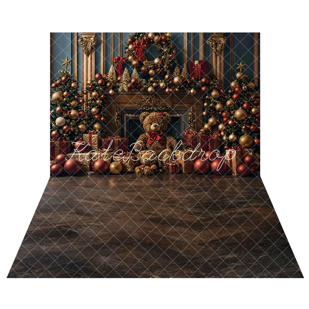 Oso de Peluche Navideño Dorado Oscuro con Fondo de Chimenea Retro + Fondo de Suelo de Madera Vieja Marrón Oscuro