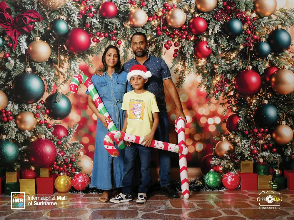 Kleurrijke Kerst Ornament Boog Foto Achtergrond Ontworpen door Emetselch