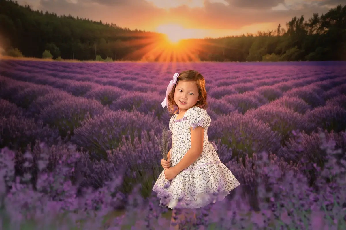 Fondo de Amanecer en el Campo de Lavanda Diseñado por Mini MakeBelieve