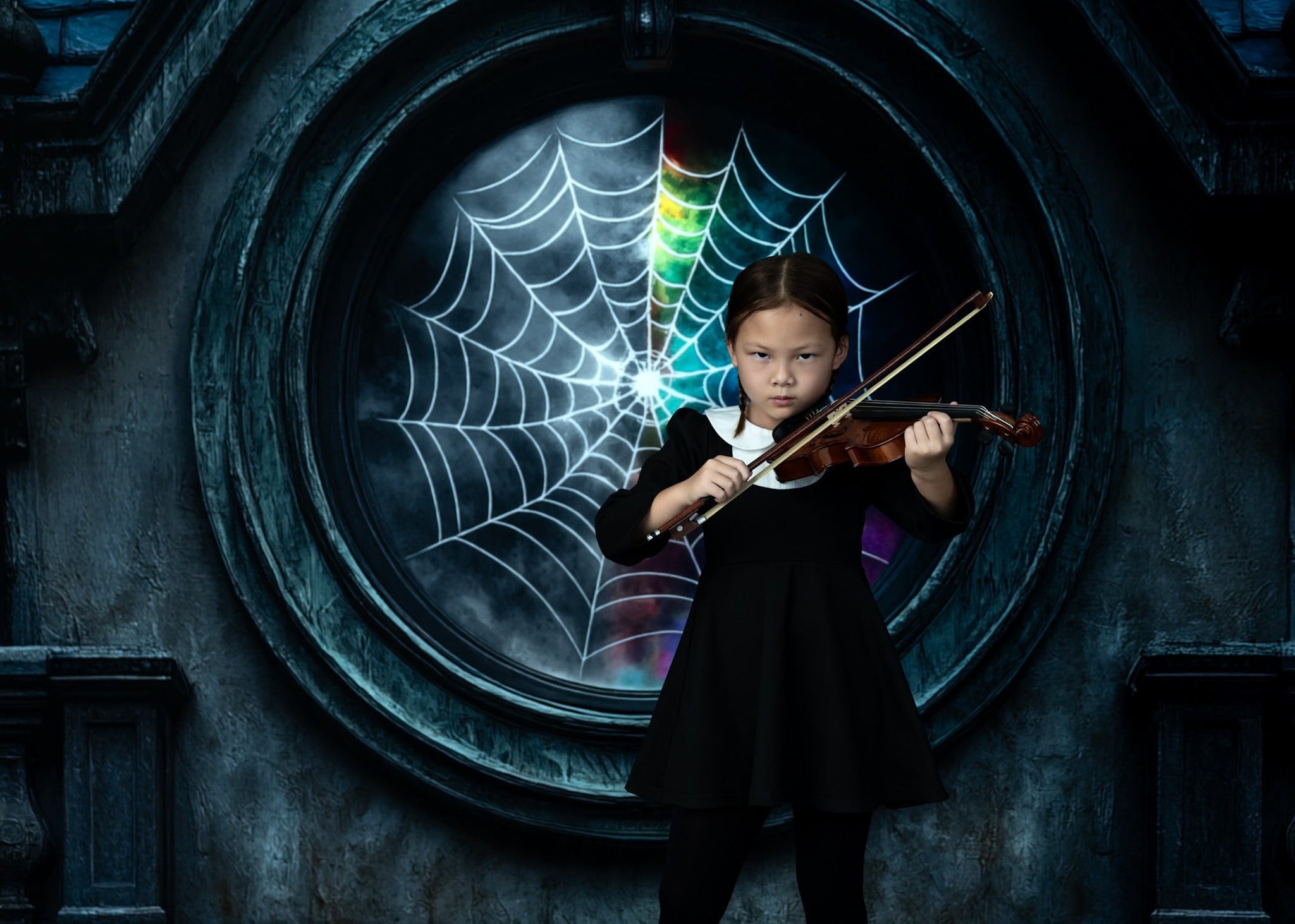 Fondo de Ventana Exterior de Telaraña Miércoles diseñado por Mini MakeBelieve