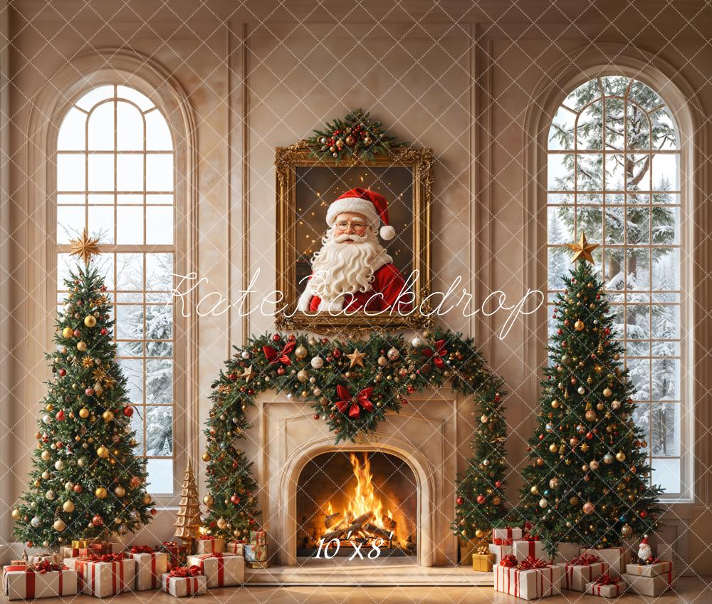 Retrato de Santa Claus junto a un árbol de Navidad y chimenea decorados en un fondo de ventana vintage Diseñado por Emetselch