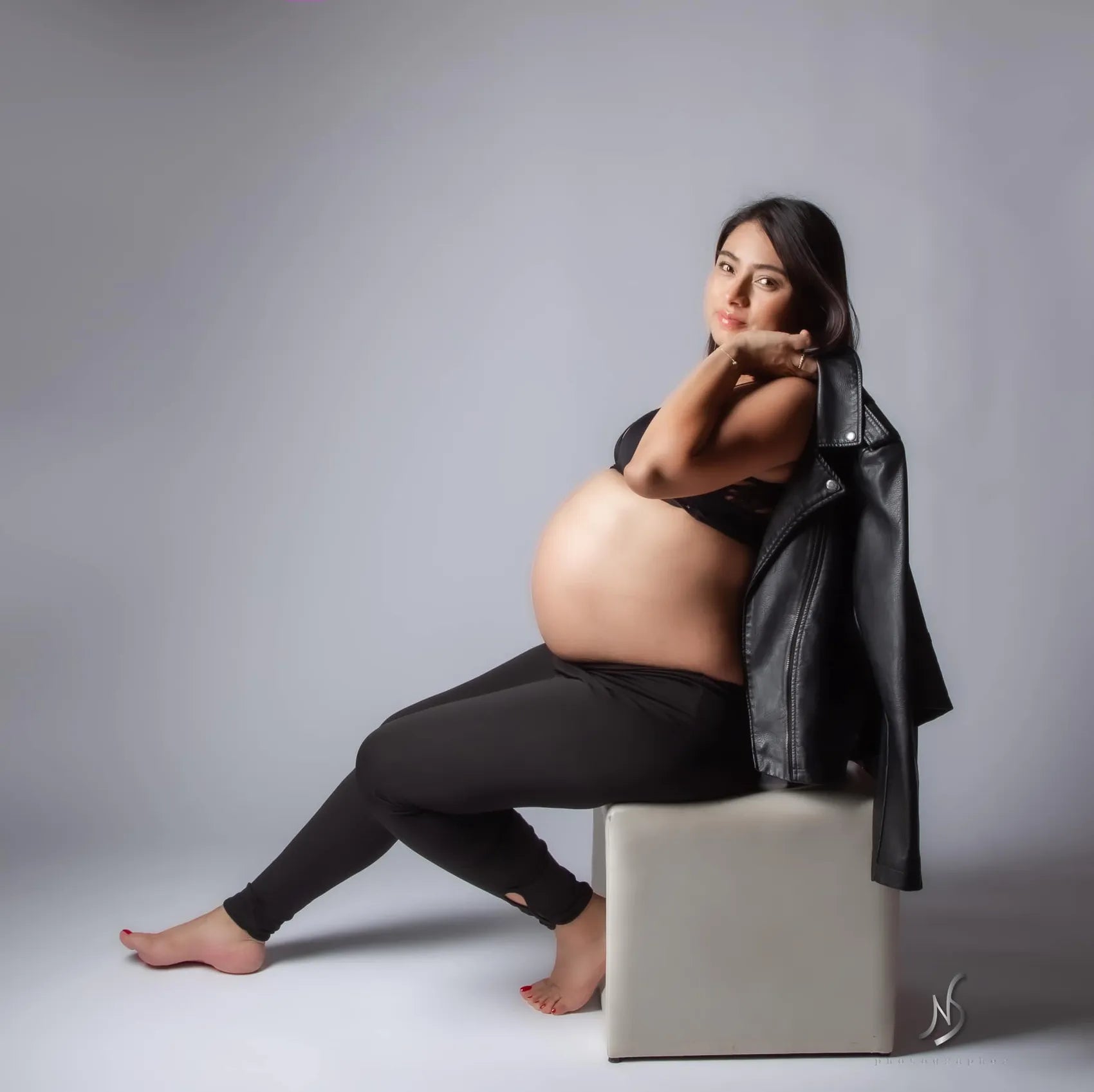 maternity photography with RTS Kate Light Gray Seamless Paper Backdrop