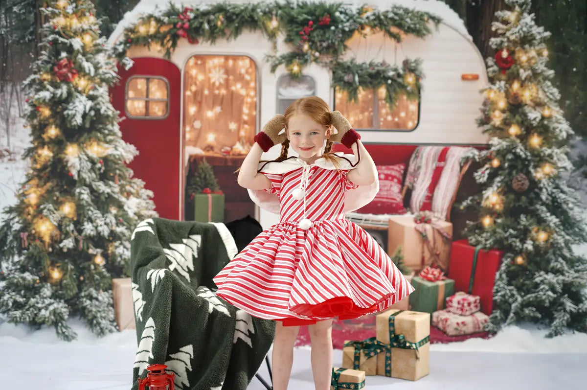 Regalos de Camper de Árbol de Navidad Fondo de Nieve del Bosque Designed by Emetselch