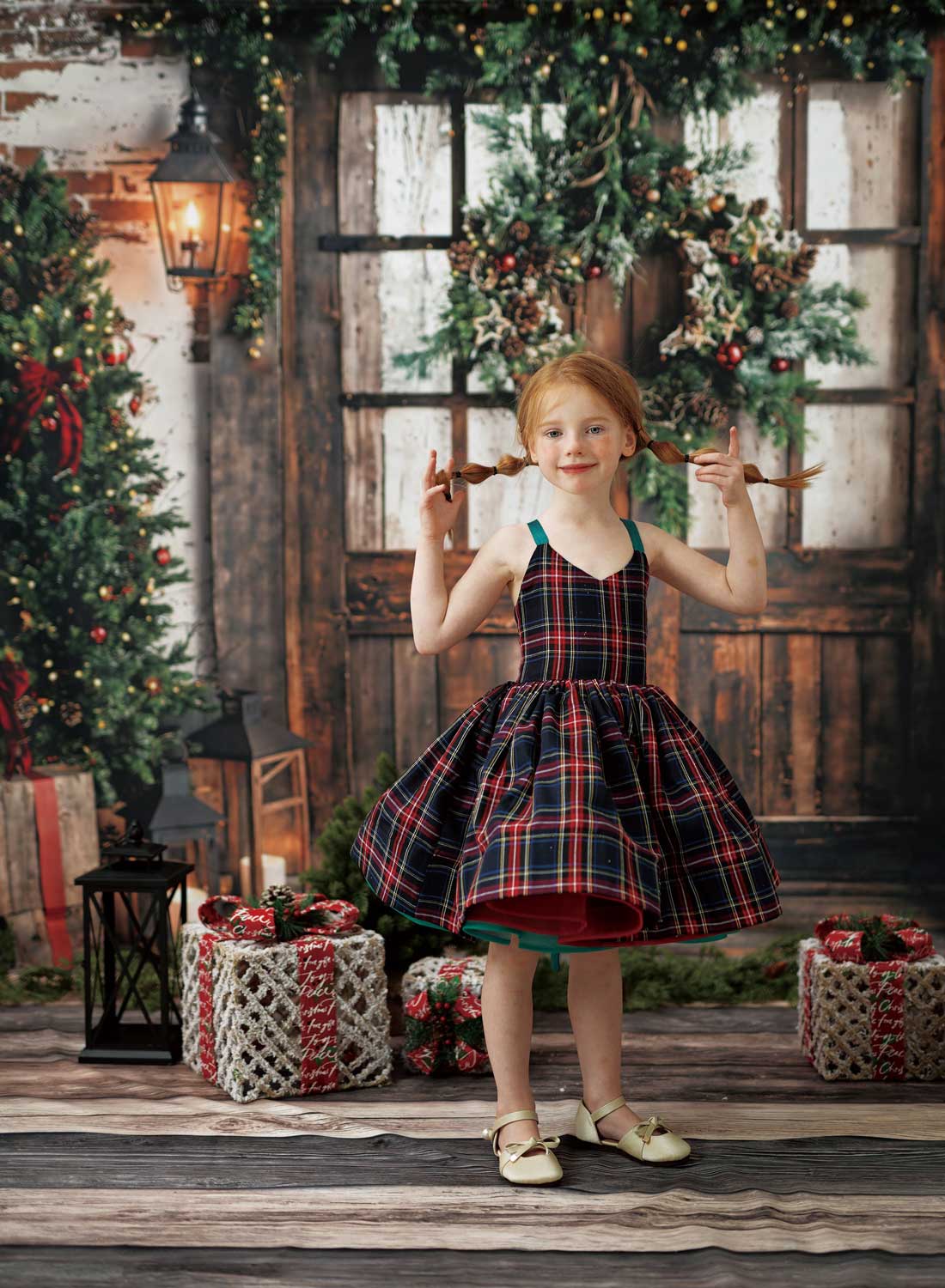 Kate Winter Christmas Tree Lantern Wooden Door Photo Kit