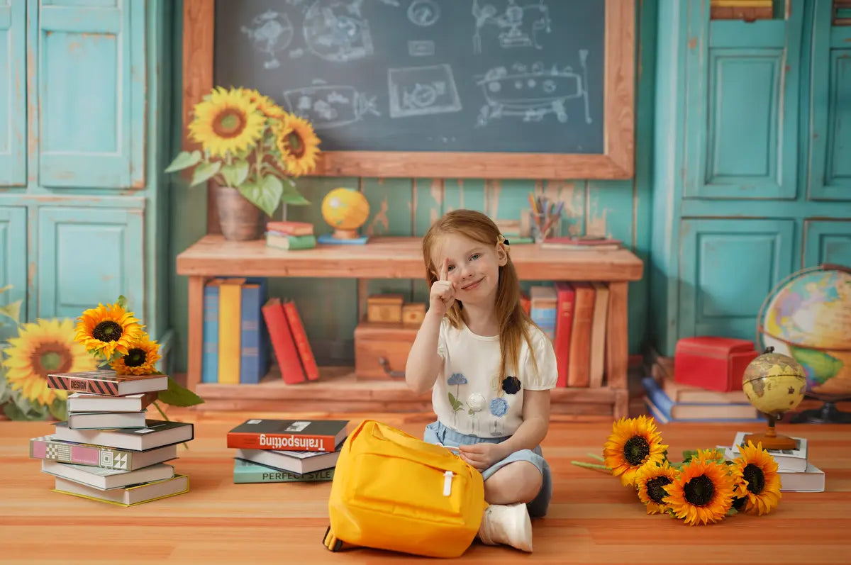 Pizarra de Graduación Vintage con Armarios Azules Fondo Diseñado por Emetselch