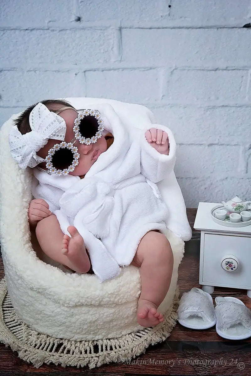 White Newborn Baby Coach Sofa 0 to 6 Months Studio Photo Prop