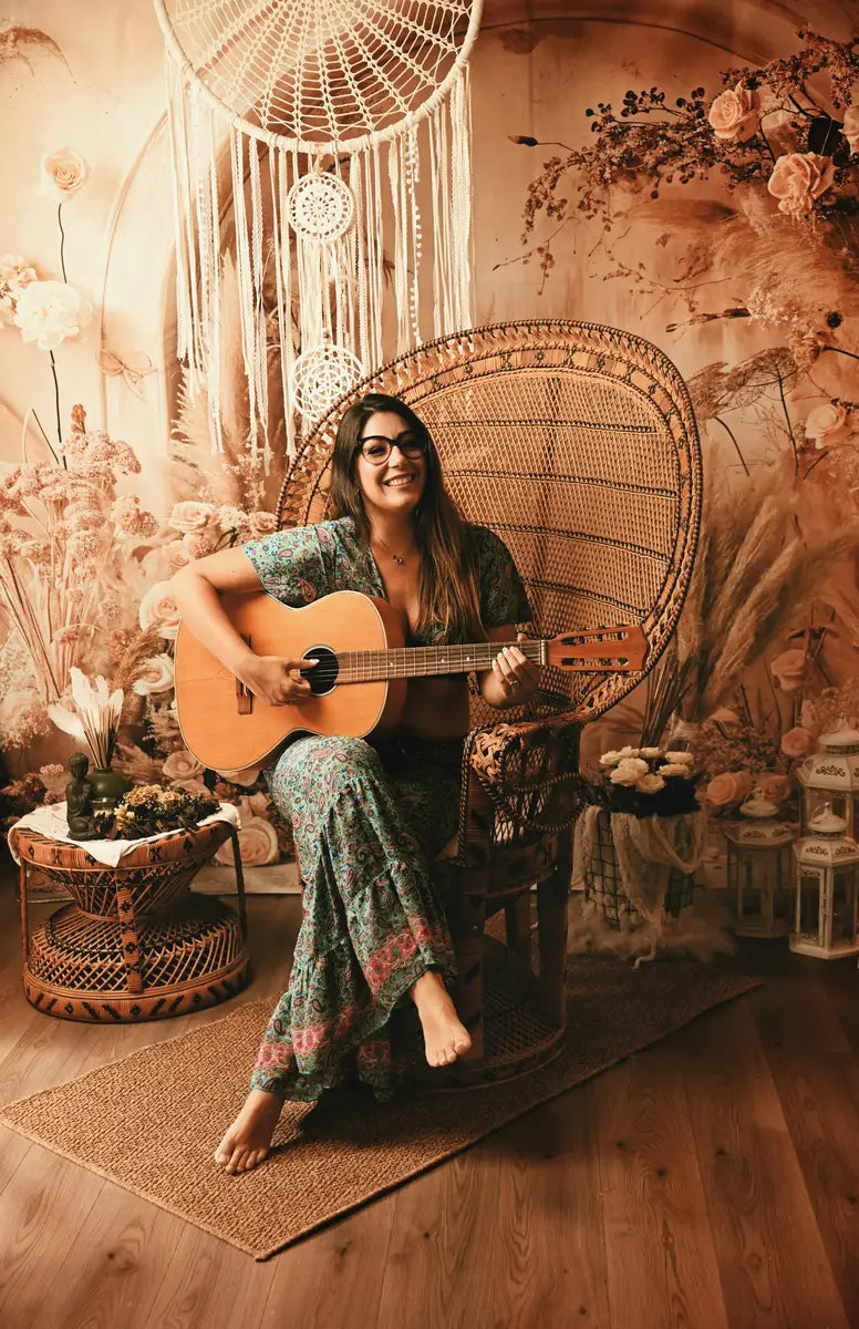 Fondo de Pared Arqueado con Diseño Floral Blanco de Cañas en Color Beige Claro de Estilo Boho por Emetselch