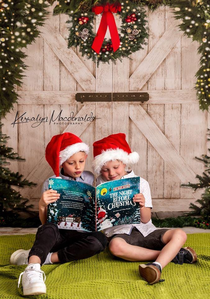 Kerst Fleece Achtergrond Bakstenen Muur Deur & Kerstbomen Ontworpen Door JS Photography