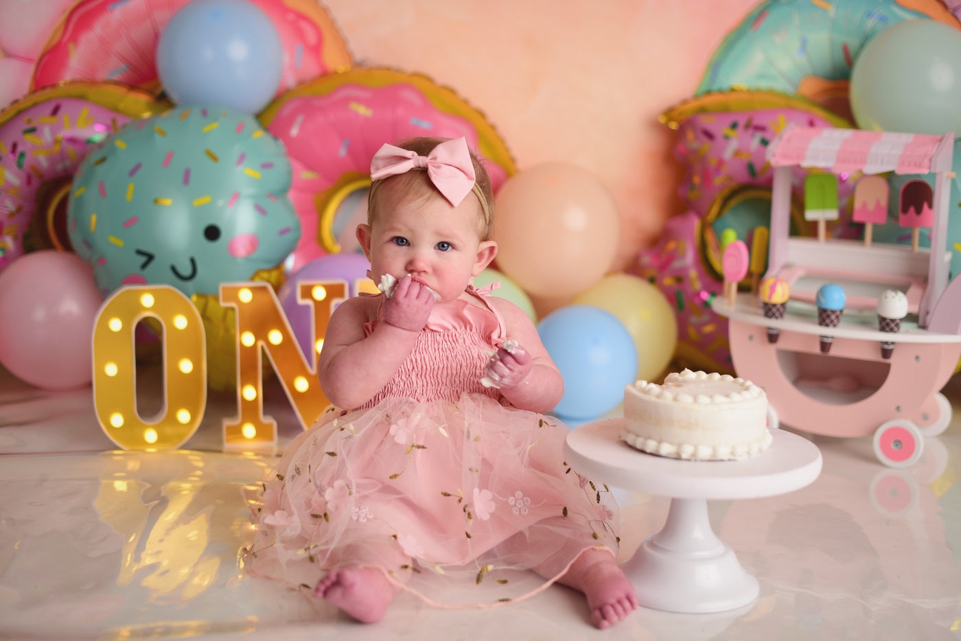 Kate White Cake Stand (D ≈ 9.84" , H ≈ 5.71") for Photography