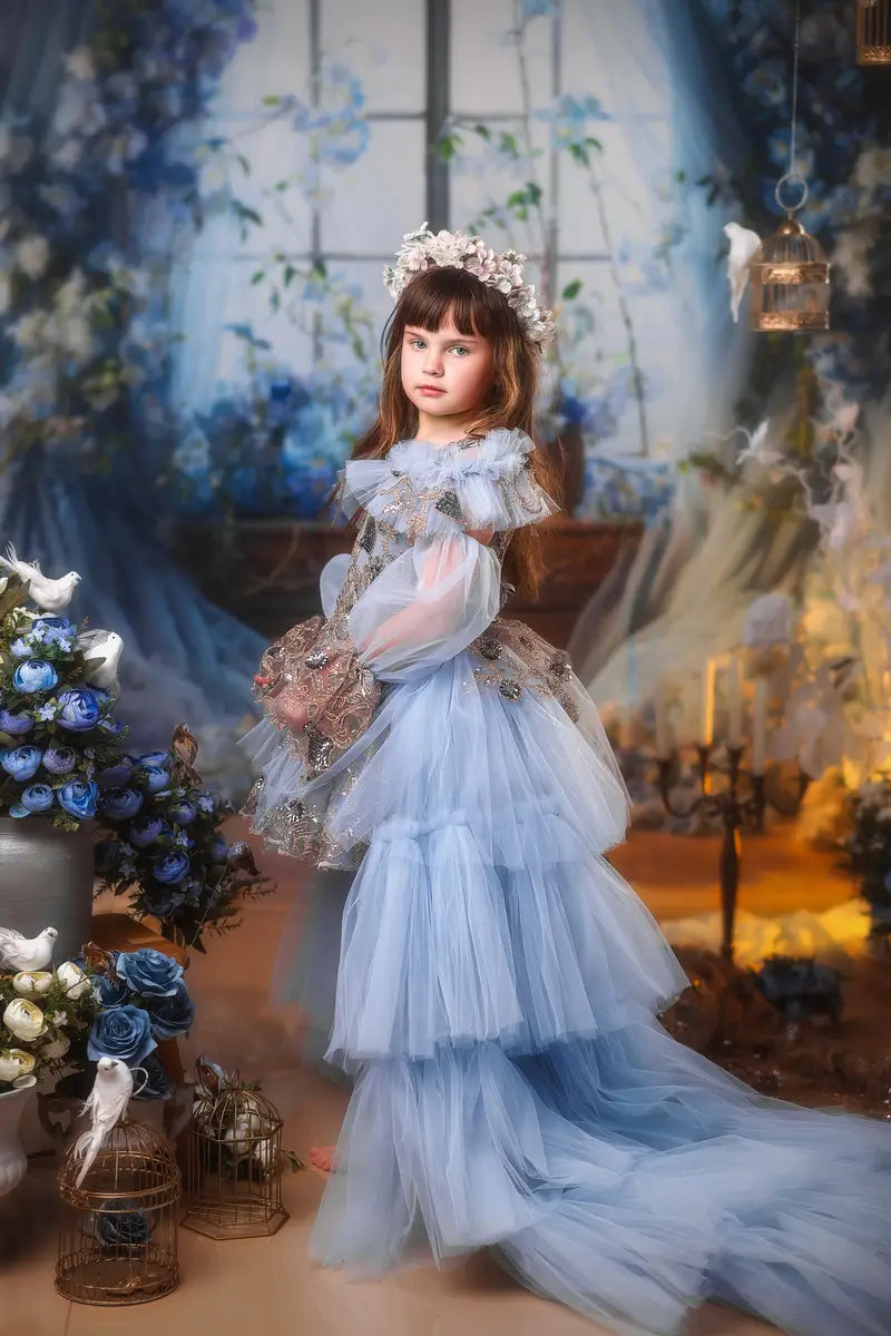 Blauwe bloemen gordijn raam kamer lentecoulisse ontworpen door Emetselch