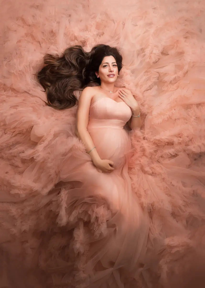 Vestido para sesión de fotos de maternidad en tela de red rojo de un hombro
