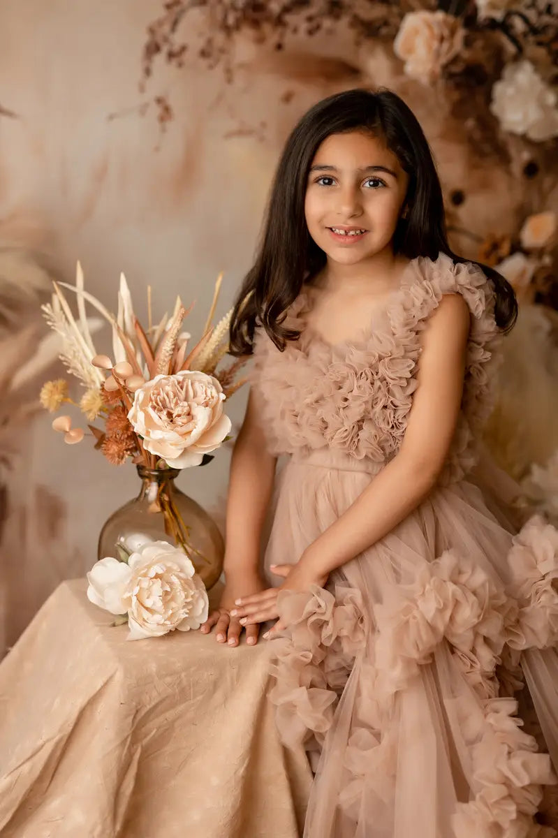 Fondo de Pared Arqueado con Diseño Floral Blanco de Cañas en Color Beige Claro de Estilo Boho por Emetselch