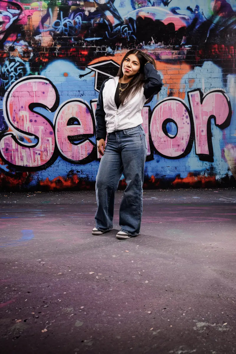 Fondo de graffiti senior Sweep diseñado por Patty Robert